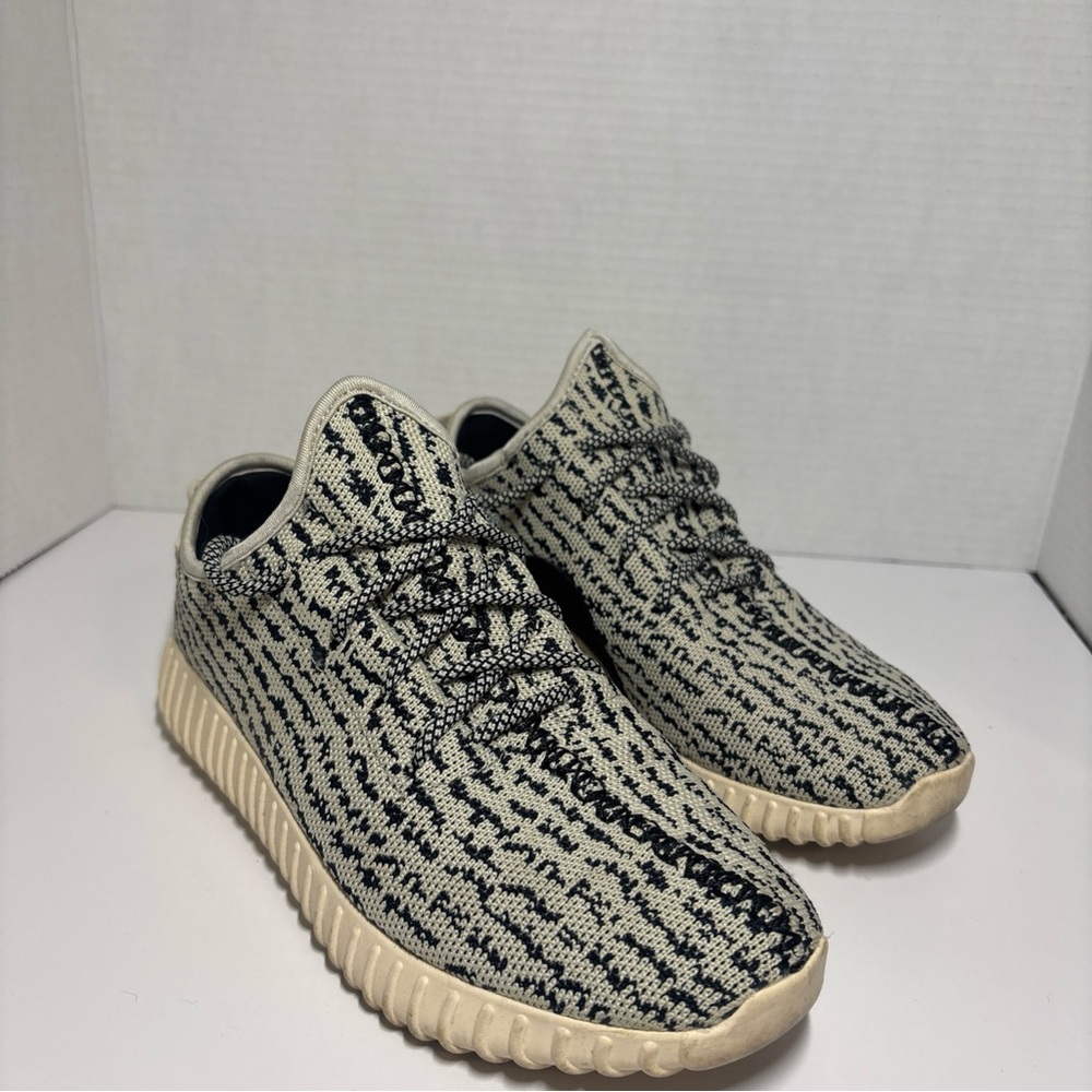 Size 7.5 adidas Yeezy Boost 350 Low Turtle Dove Used.